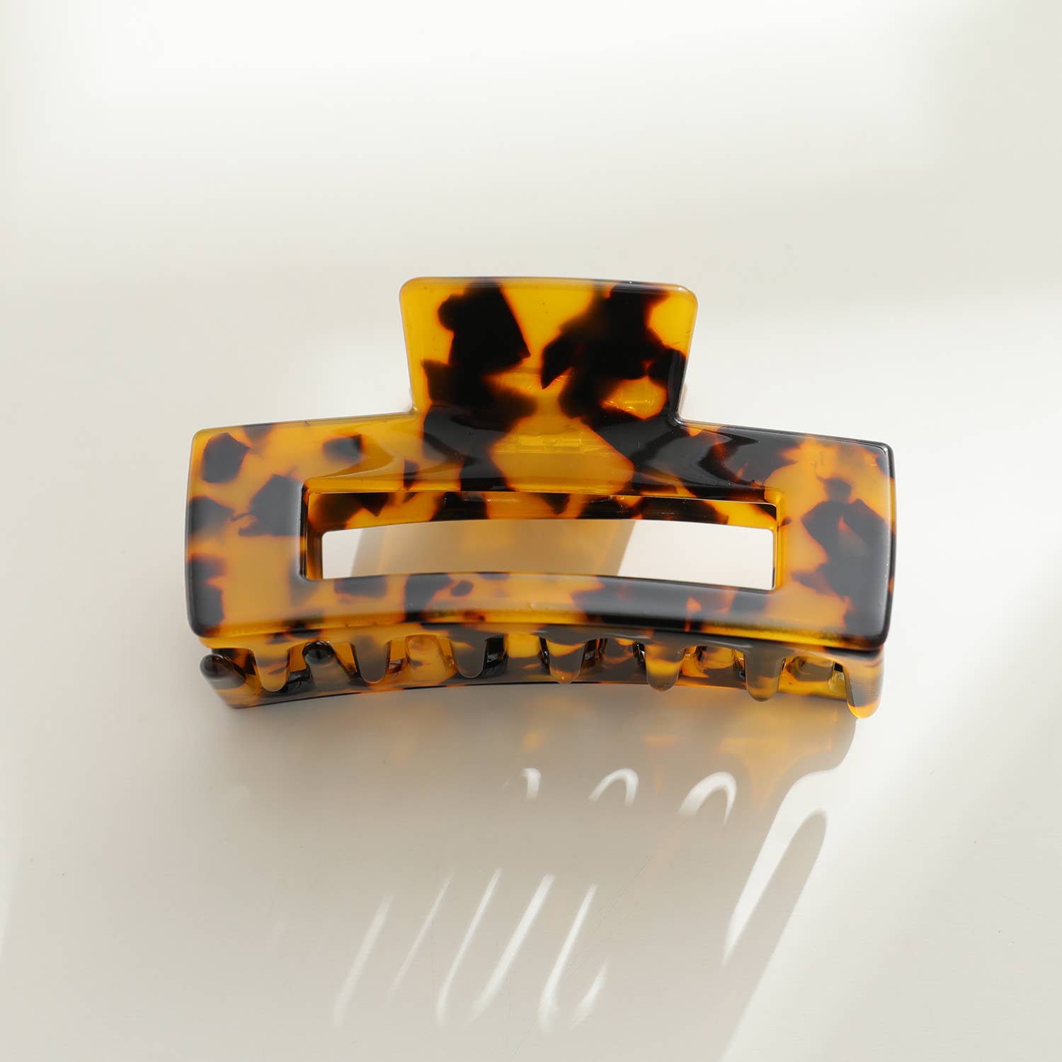 Luna Medium | Classic Medium Rectangle Claw Clip