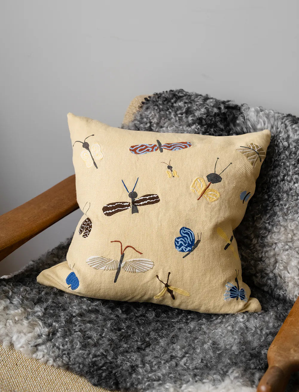 SLÄNDA Embroided Cushion