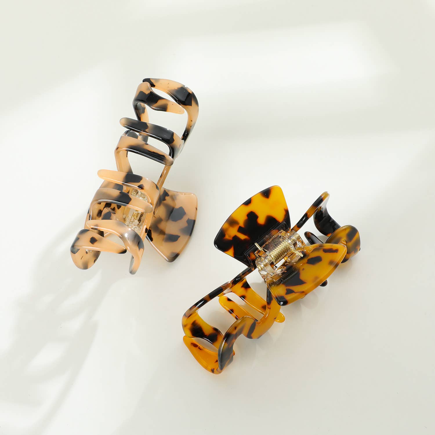 Esme Large | Classic Large Wavy Claw Clip