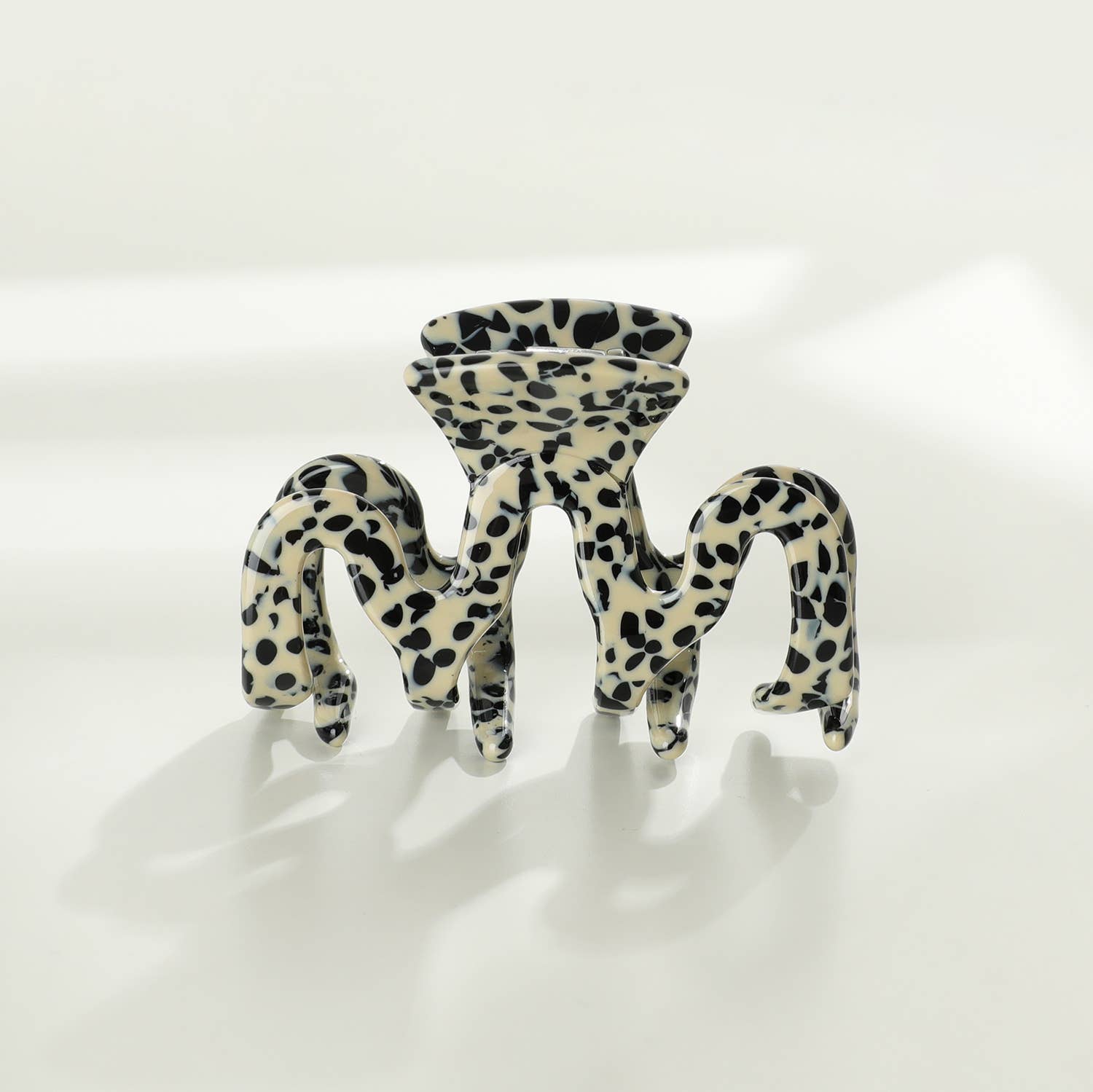 Esme Small | Classic Small Wavy Claw Clip
