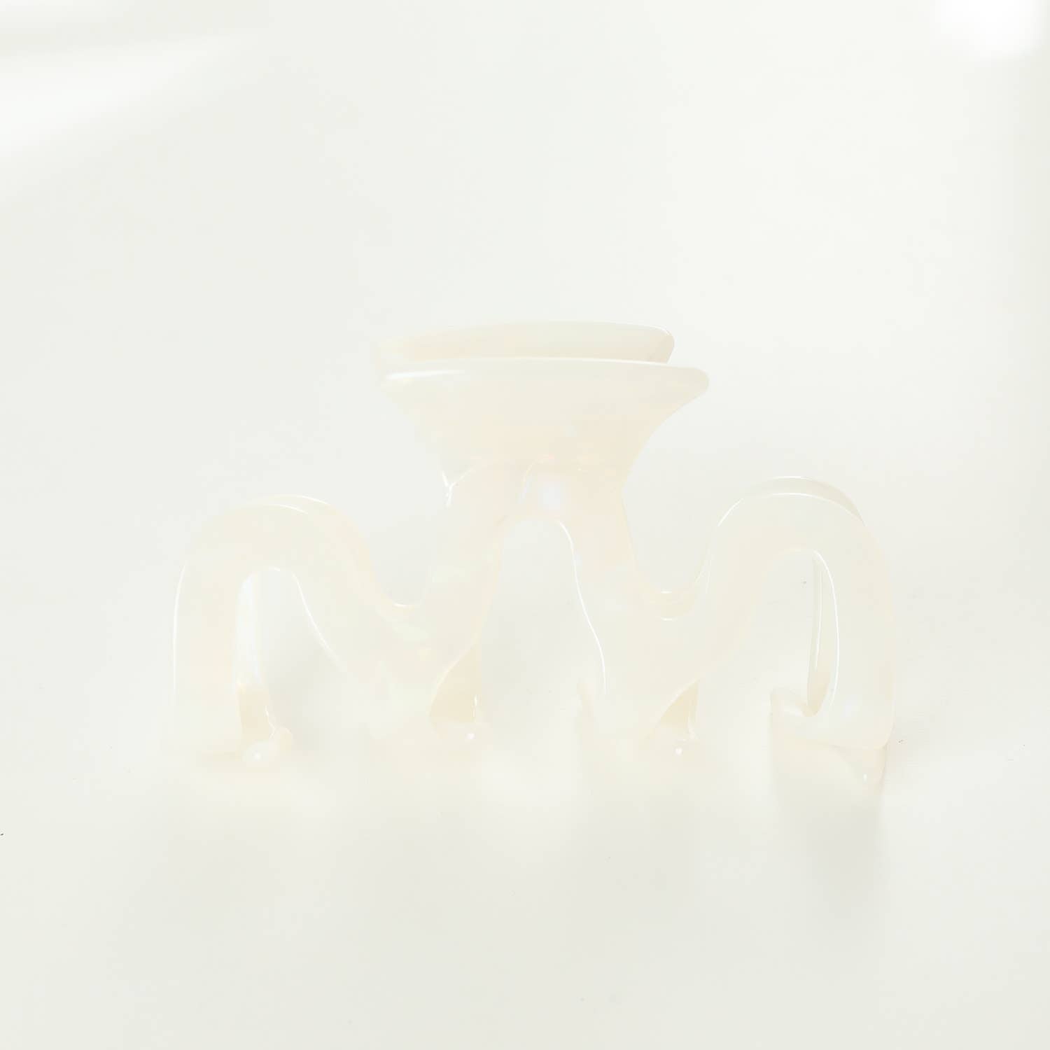 Esme Large | Classic Large Wavy Claw Clip