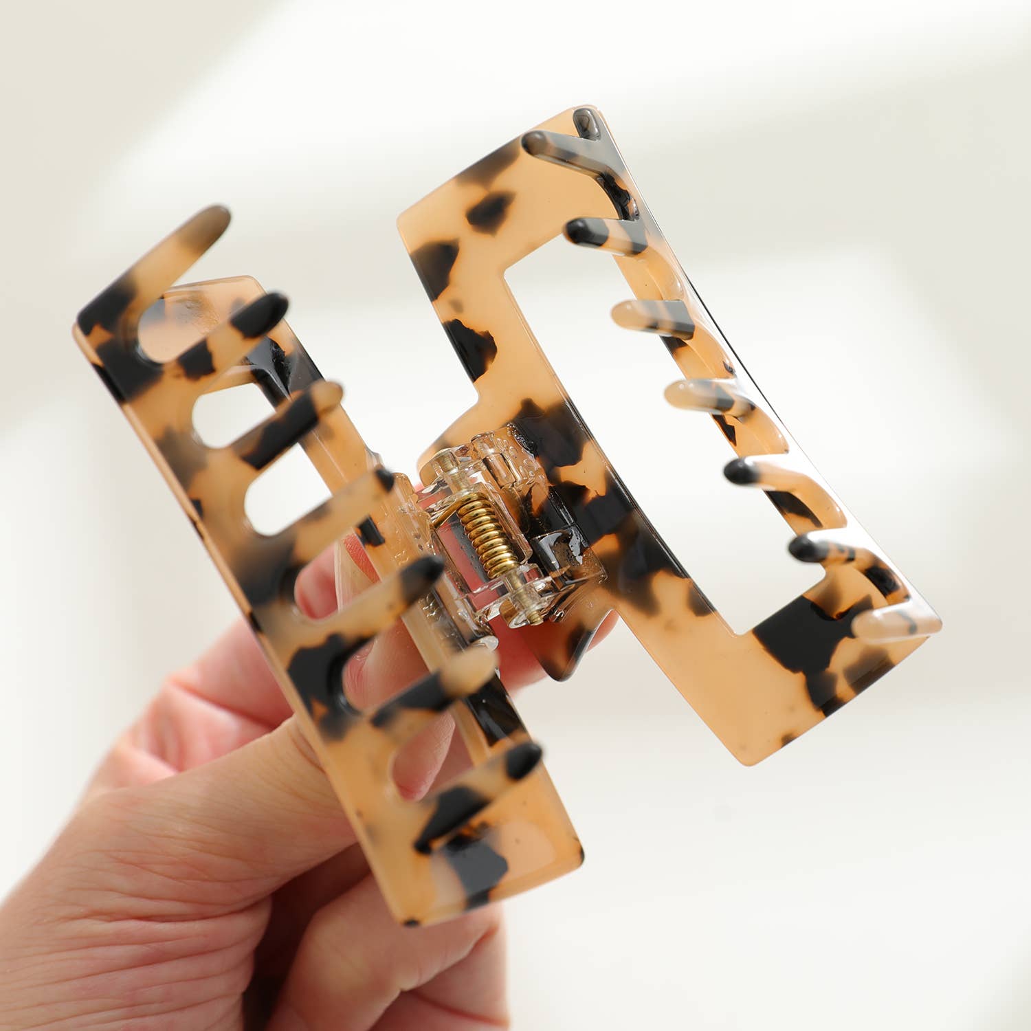 Luna Medium | Classic Medium Rectangle Claw Clip