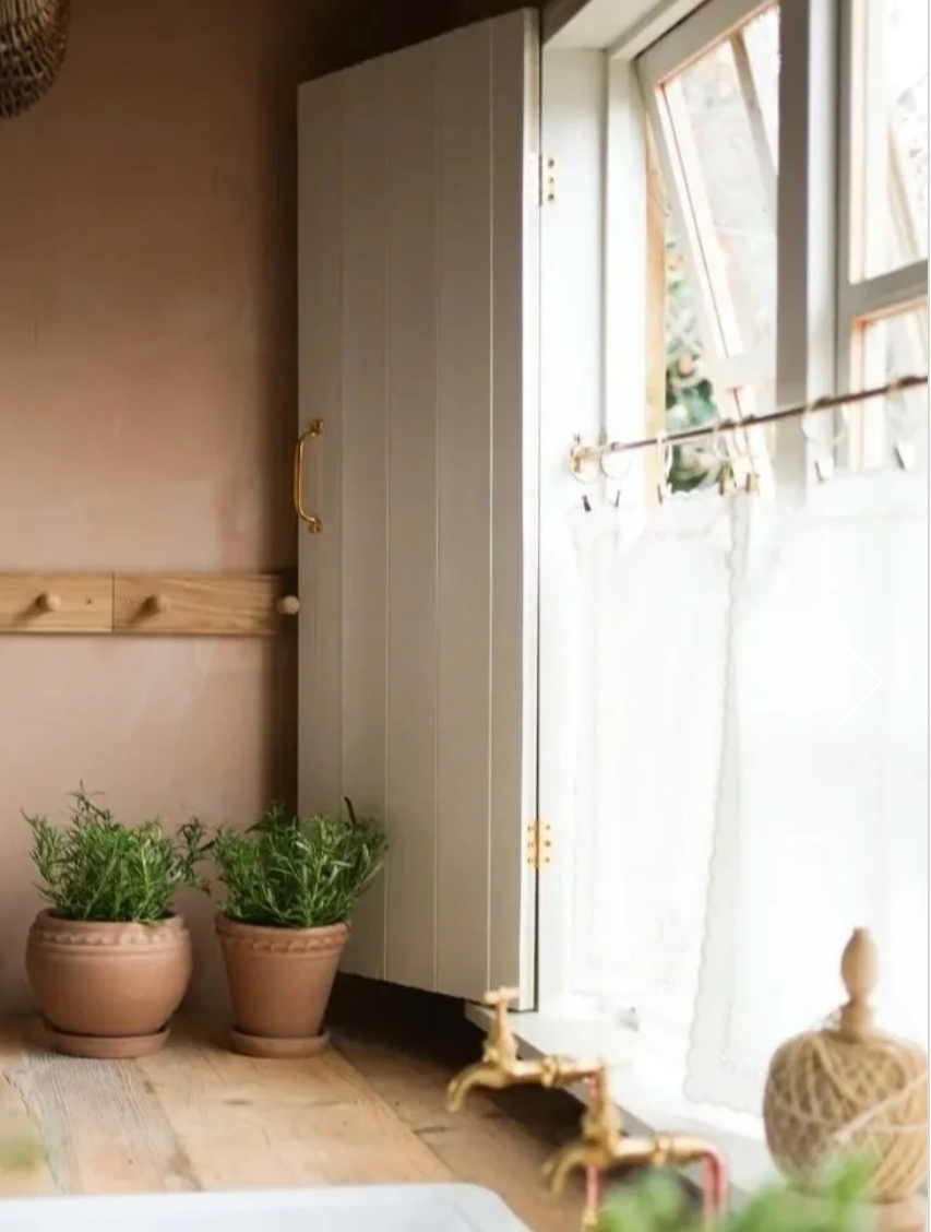 Tuscan Plant Pots - Set of 2