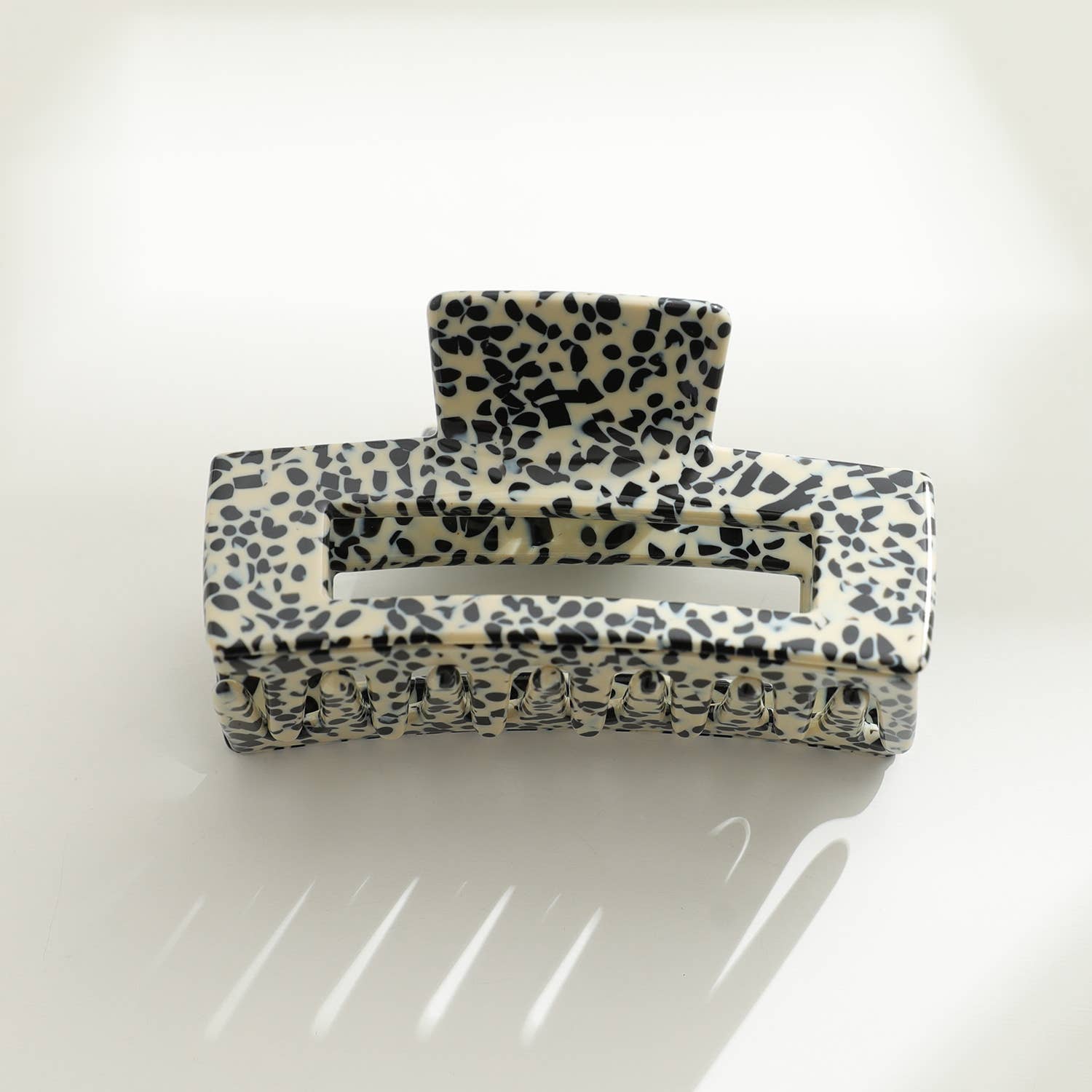 Luna Medium | Classic Medium Rectangle Claw Clip