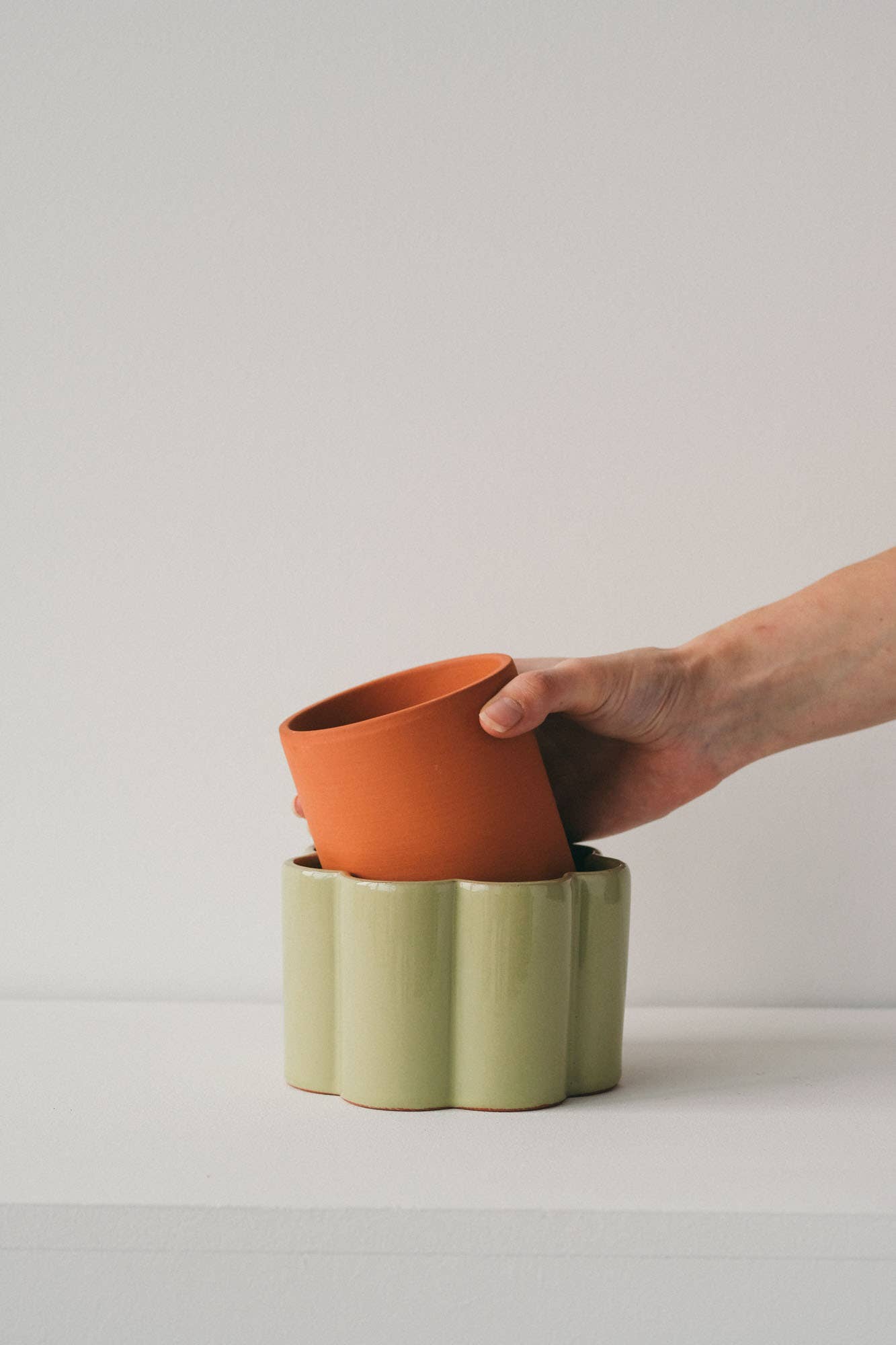Self-watering pot Paulita (S) - Sage green