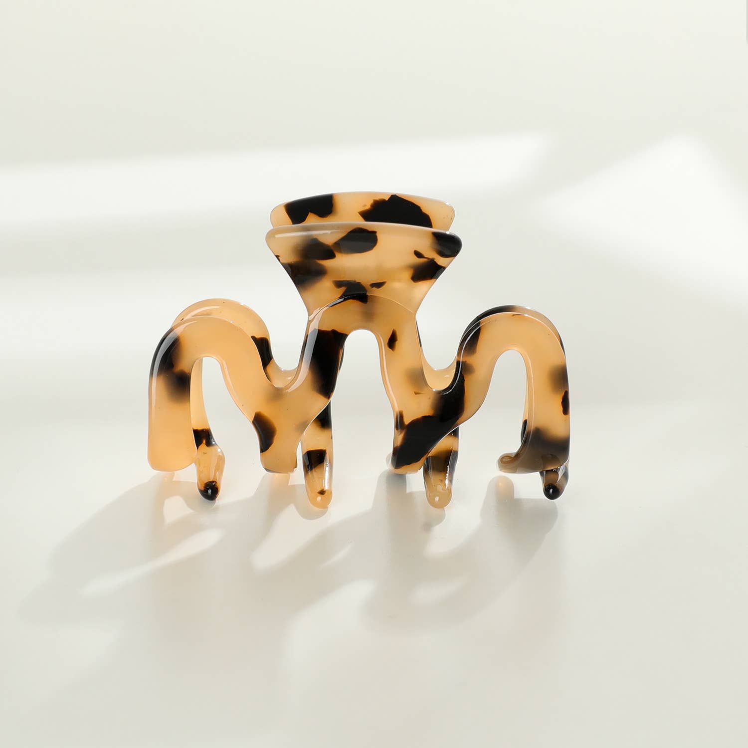 Esme Small | Classic Small Wavy Claw Clip